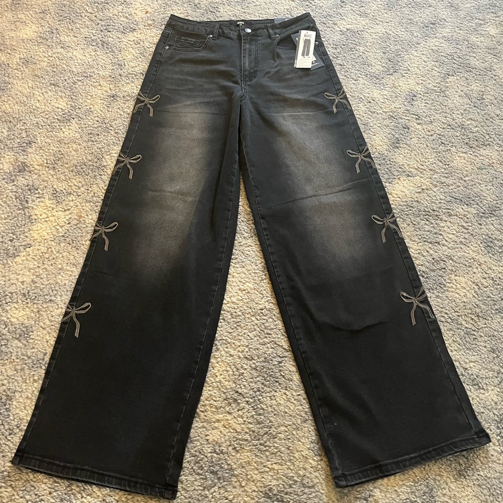 Madden NYC Black Ultra 90’s Jeans. Sold Out Online. Bow detail. Size 10 NWT